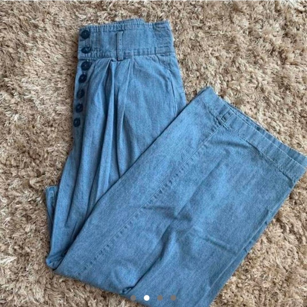 Wide leg high waisted hippie style flare jeans from urban outfitters. Size 24".